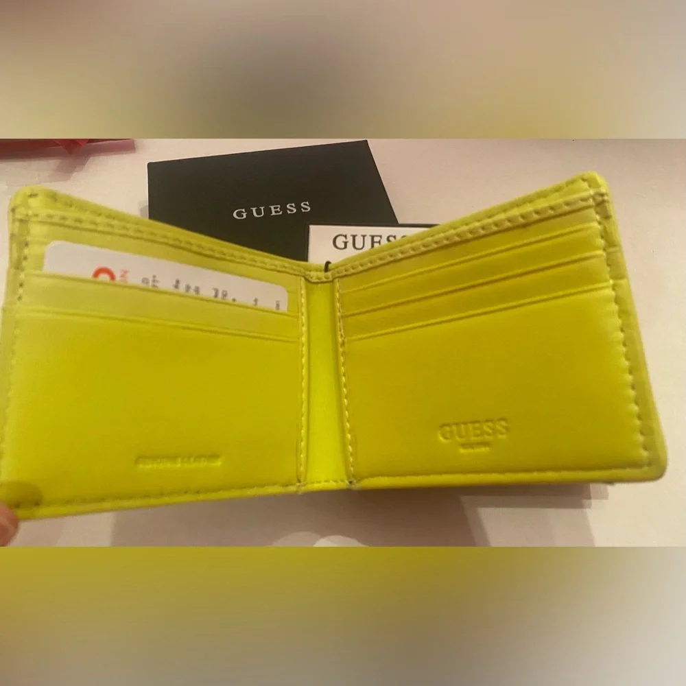 Guess Genuine Leather Wallet RFID Protection Black and Green/Yellow NWT‎